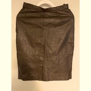 Vintage brown leather Comint pencil skirt. Size 7/8